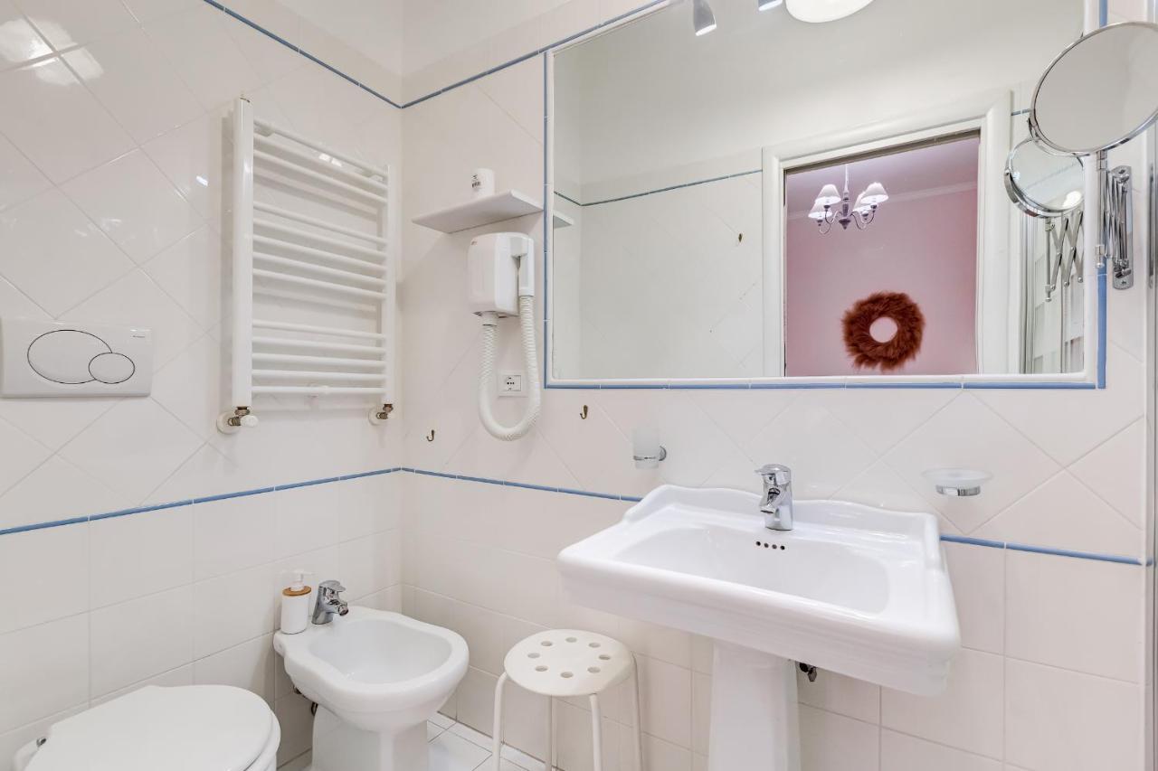 Trevi Fountain Modern Apartment Rome Exterior photo