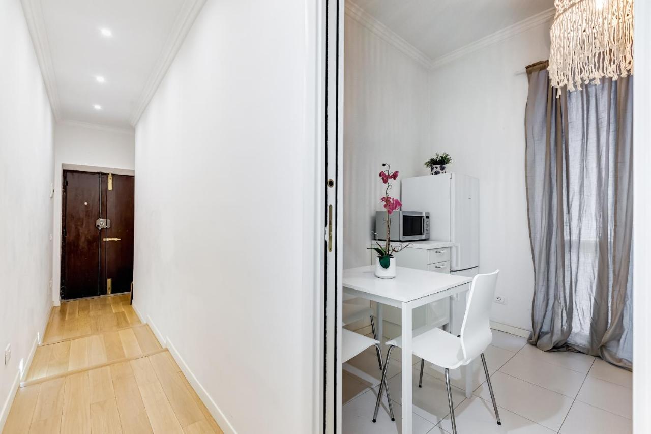 Trevi Fountain Modern Apartment Rome Exterior photo