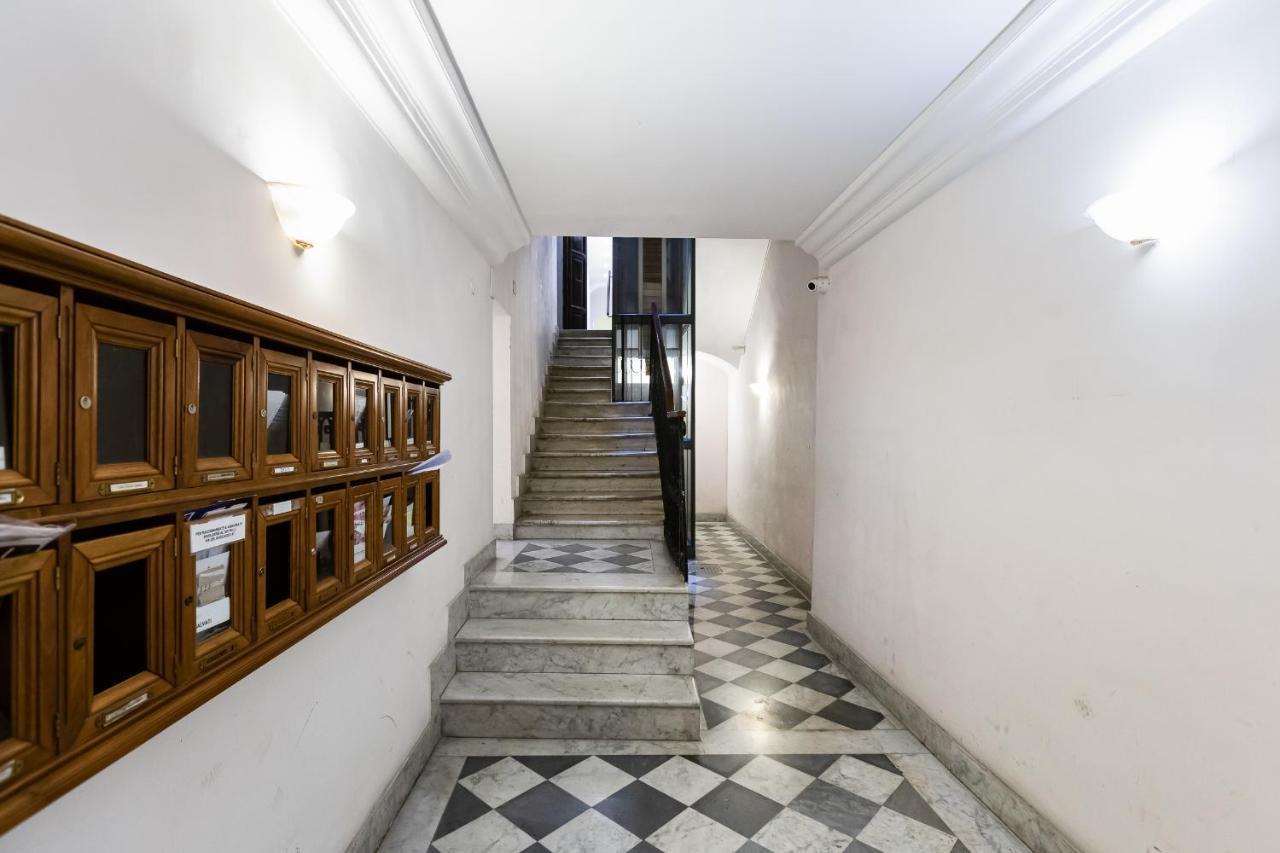 Trevi Fountain Modern Apartment Rome Exterior photo
