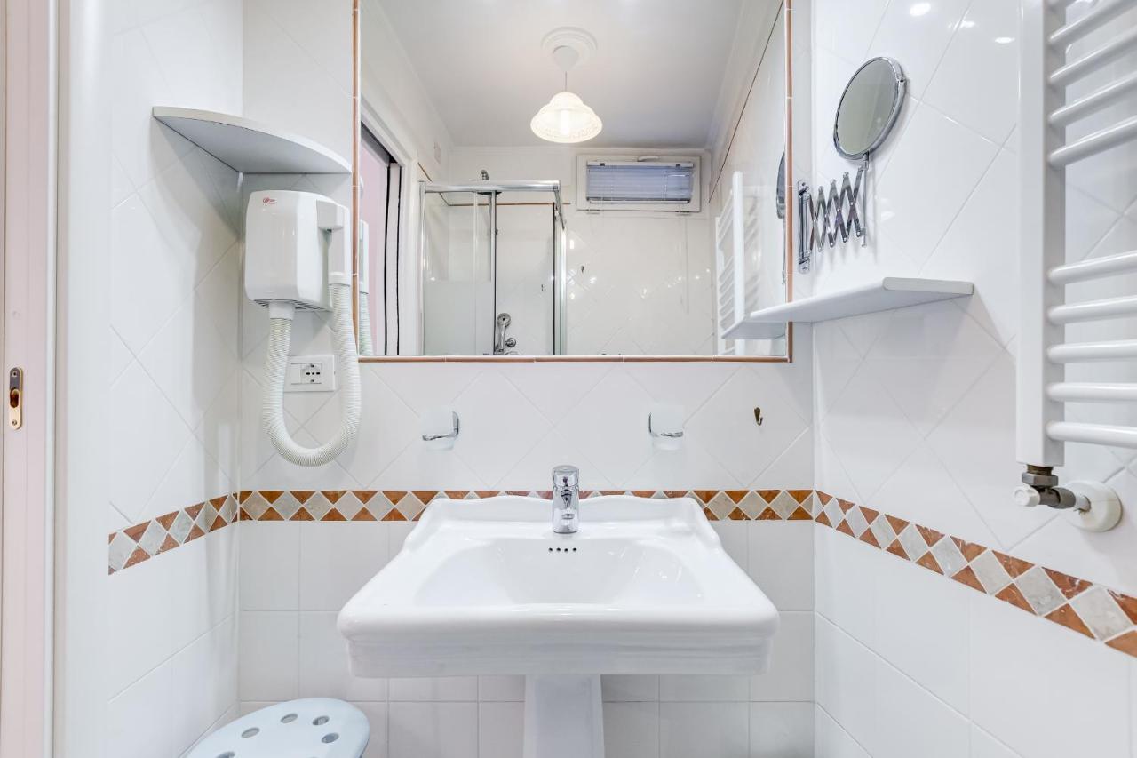 Trevi Fountain Modern Apartment Rome Exterior photo