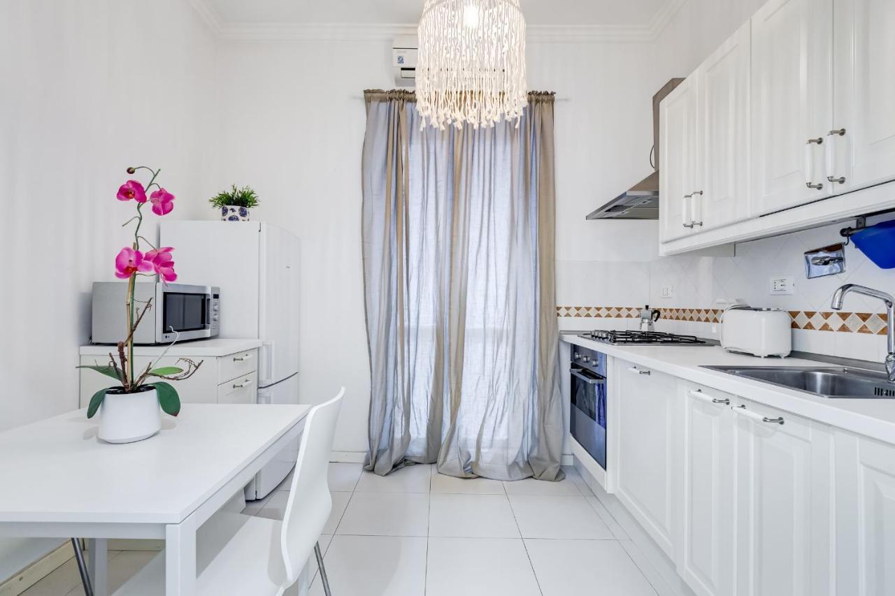 Trevi Fountain Modern Apartment Rome Exterior photo